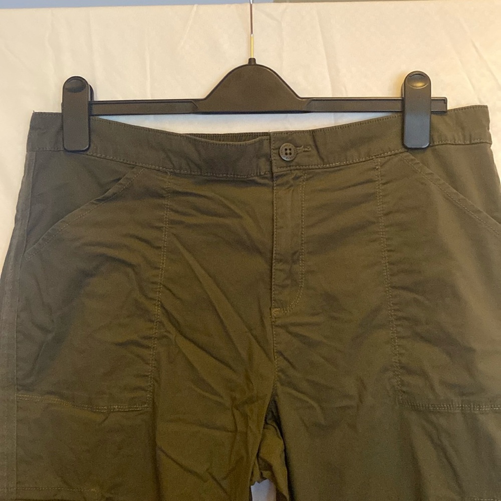 Cargo style capri pants